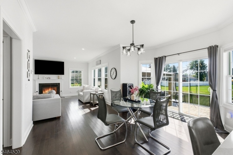 kitchen eating area