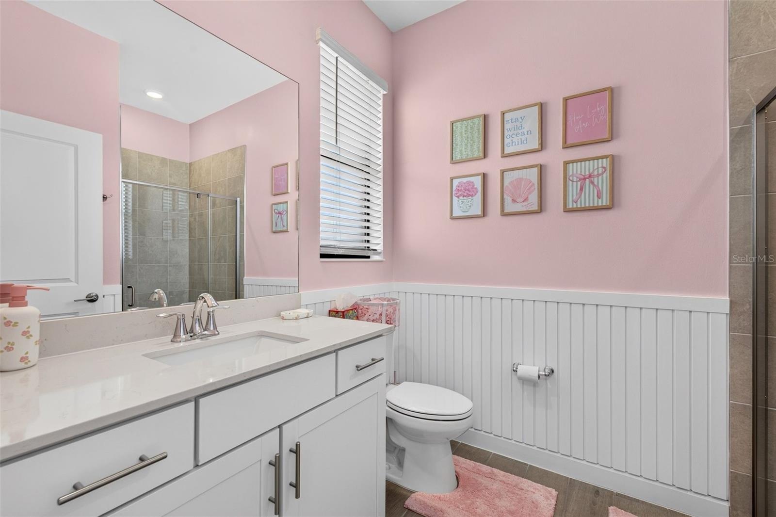 Ensuite Bath w/ walk-in shower