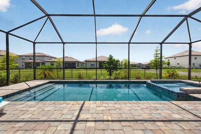 Large screened-in Lanai