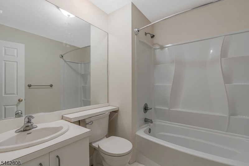 FULL HALL BATH