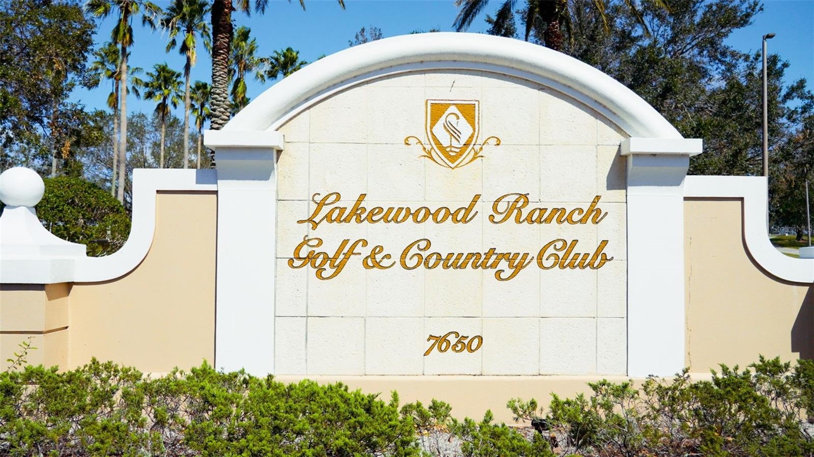 Explore the golf and social opportunities at nearby Lakewood Ranch Golf & Country Club. Separate membership required.