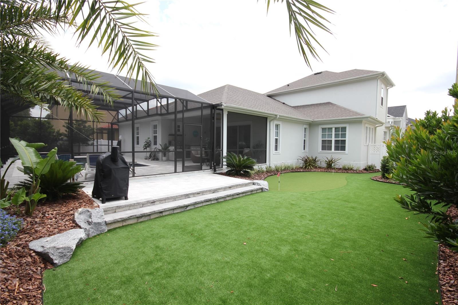 ARTIFICIAL TURF AND PUTTING GREEN