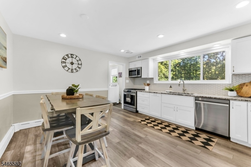 Large eat-in kitchen