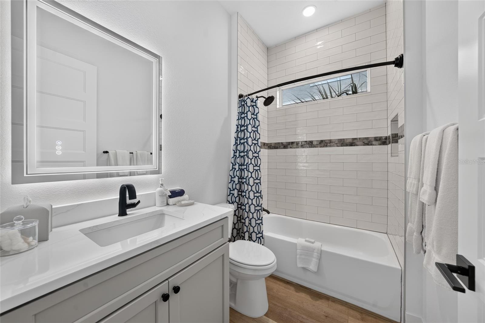 Guest bathroom 5