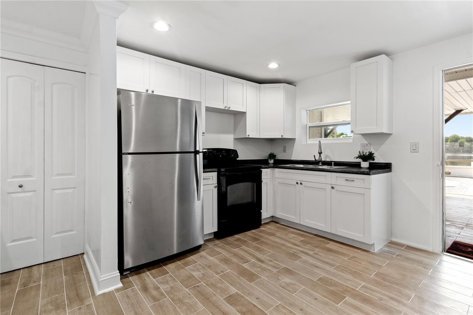 1 bedroom studio apartment, in law suite, private entrance.