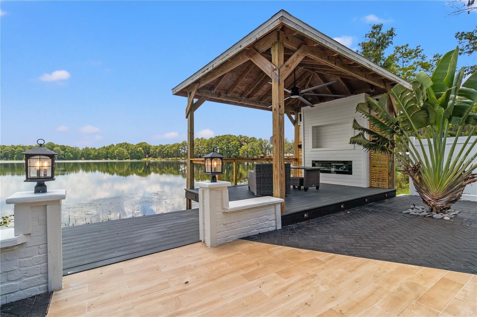 Custom Covered Deck overlooking Green Lake. (Ski and Boating allowed)