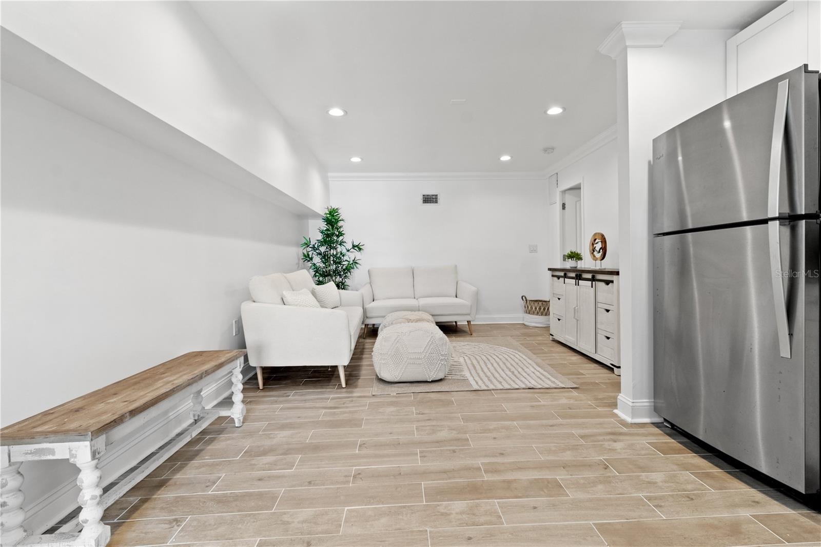 1 bedroom studio apartment, in law suite, private entrance.