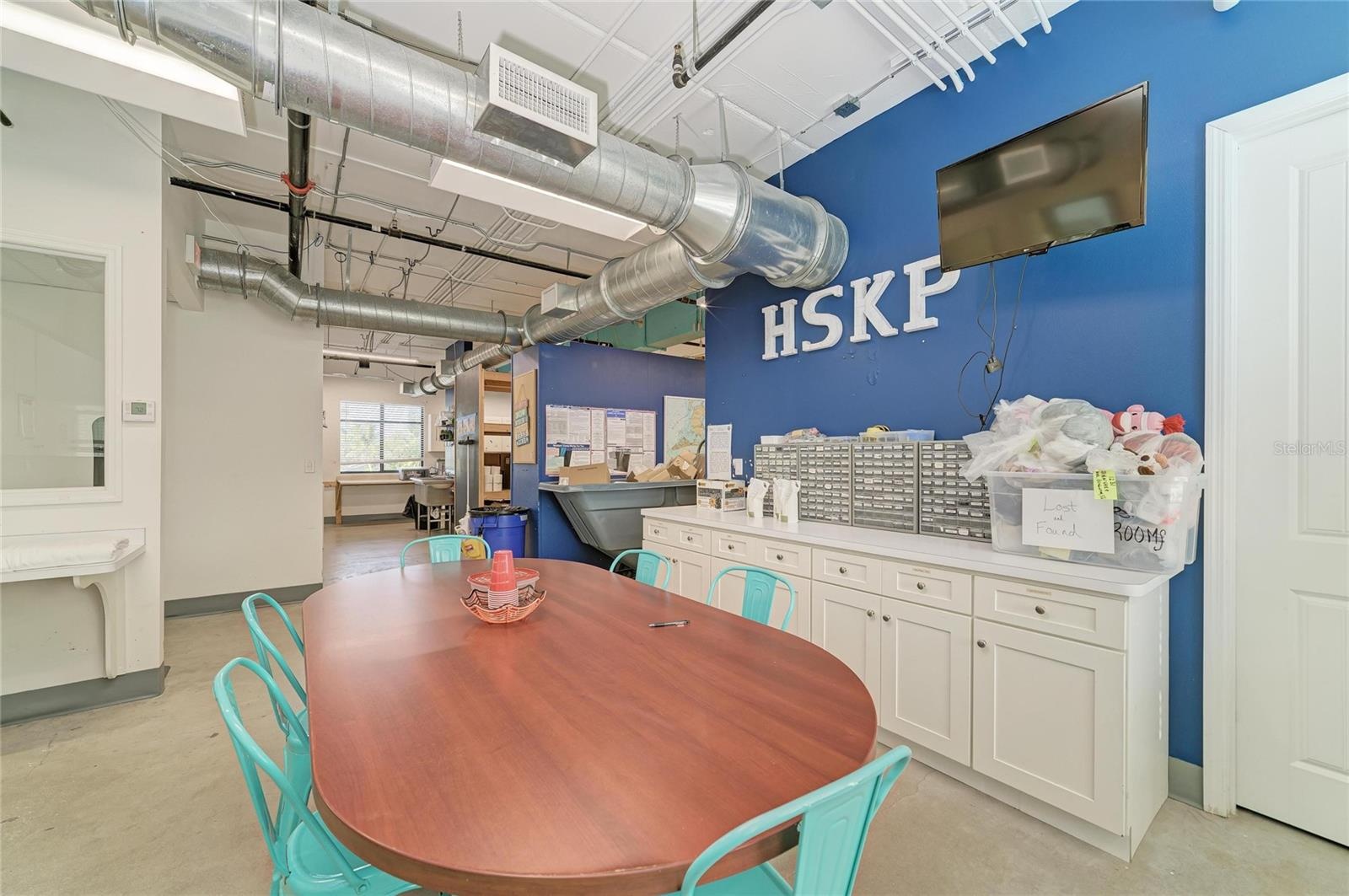 Second level - meeting area