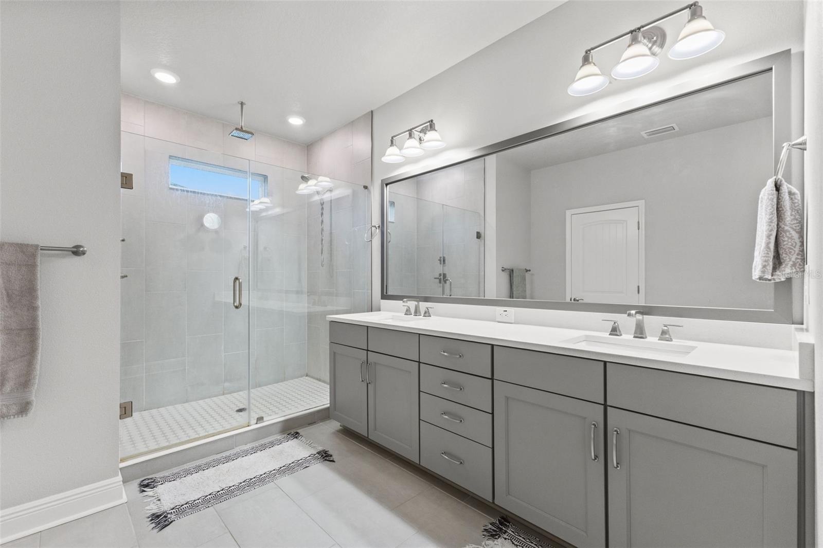 Primary bath with walk in shower and water closet