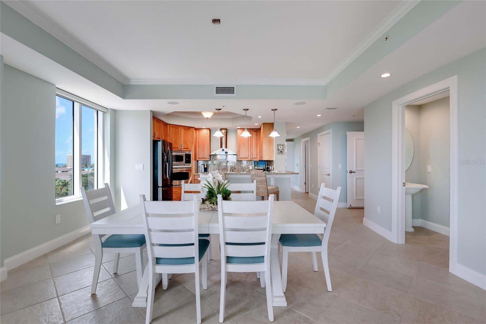 Spacious Dining area