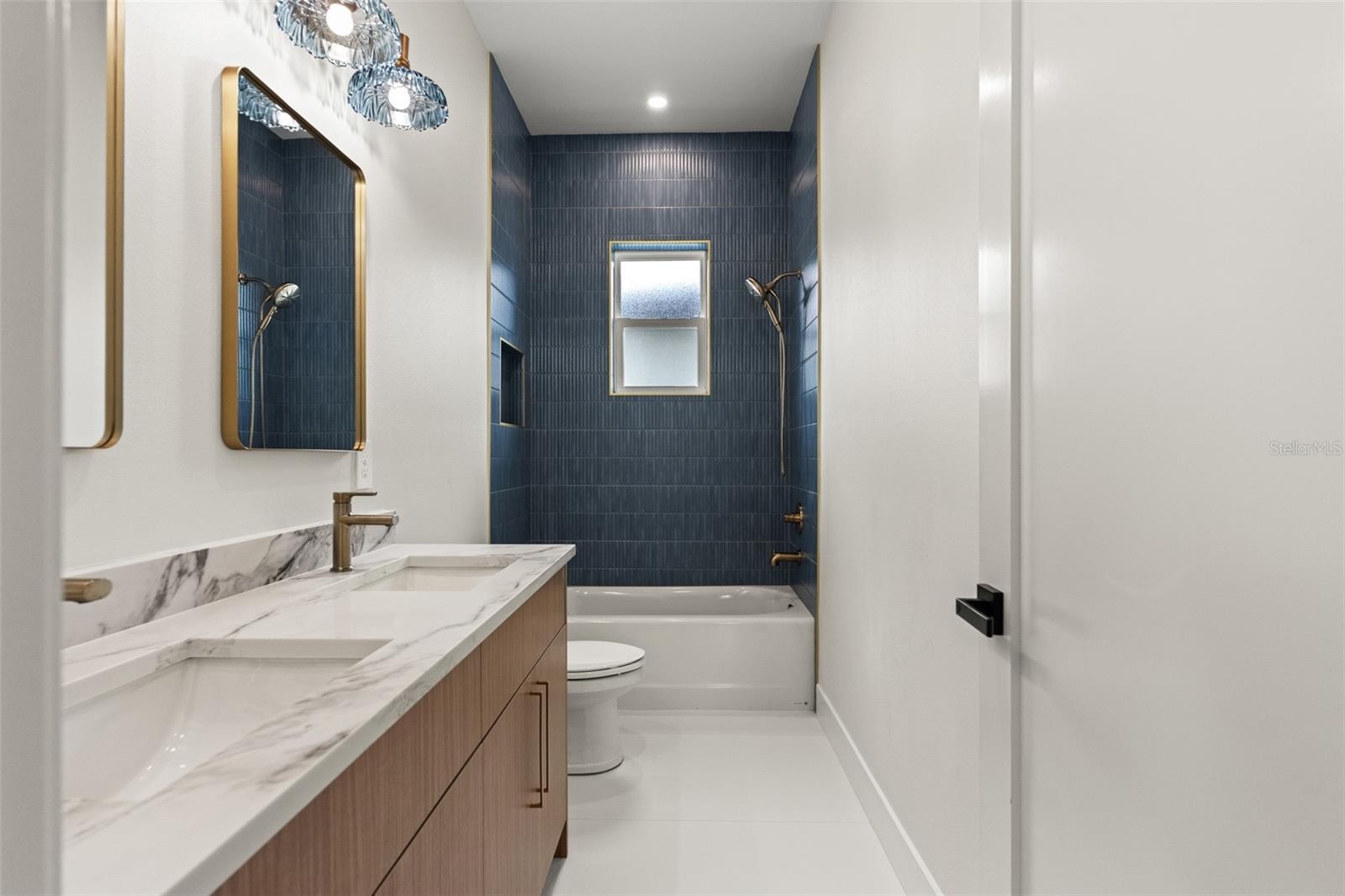 upstairs secondary bath