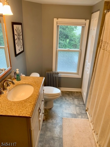 Unit 1 Full Bathroom