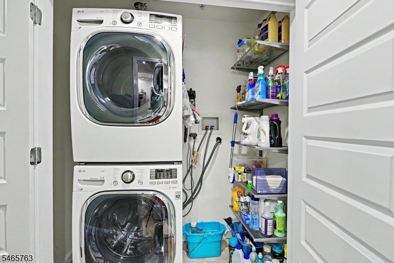Wash Dryer / Storage