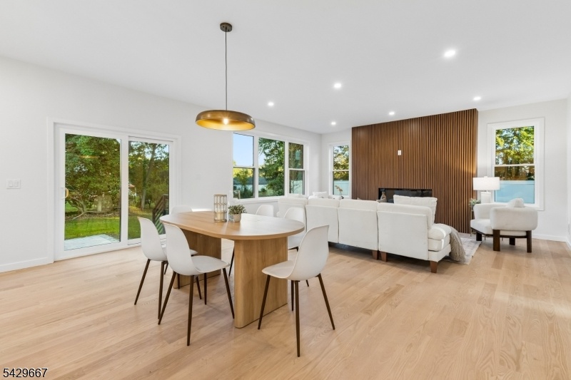 Dining Area to FamilyRoom
