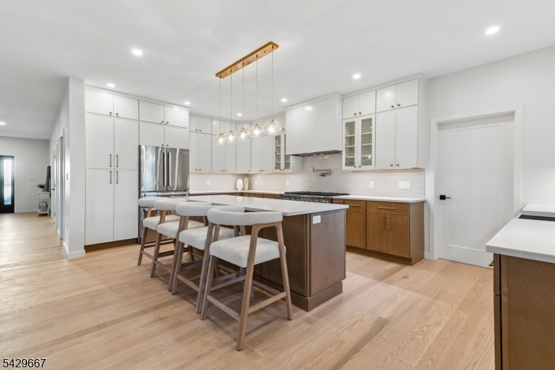 Eat-In Kitchen