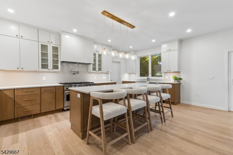 Eat-In Kitchen