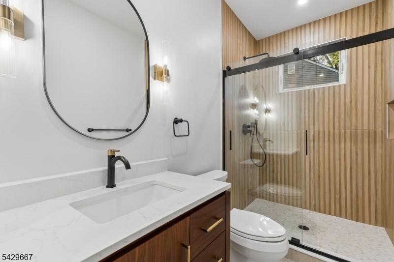 1st Floor Full Bathroom