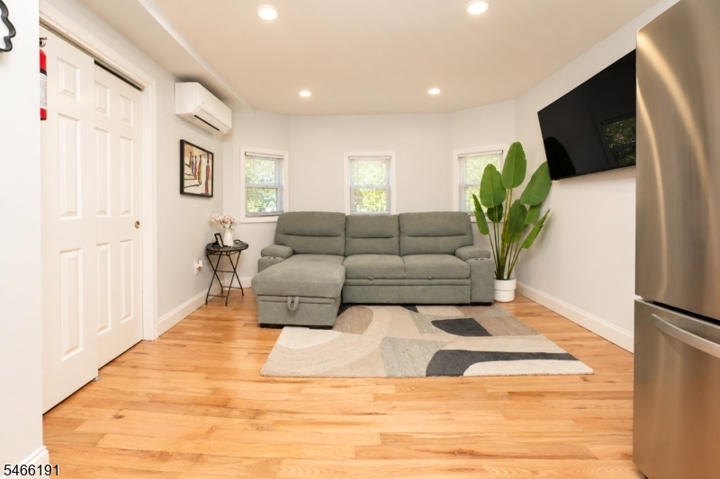 2nd fl Living room