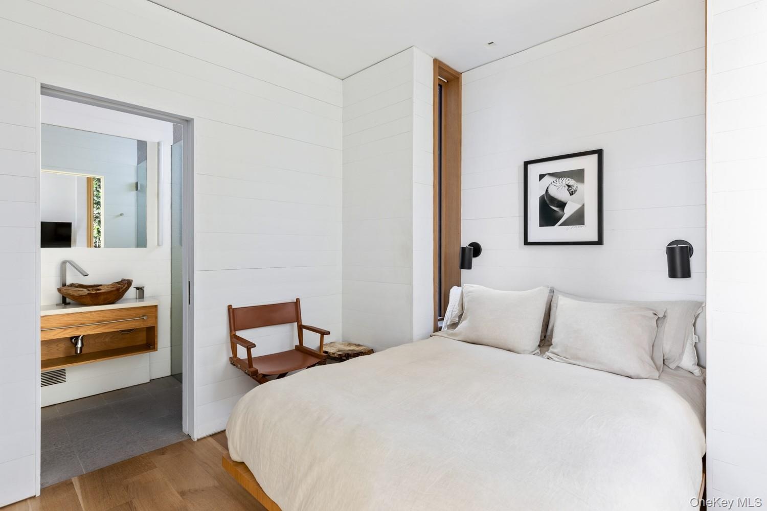 First Floor Bedroom w ensuite Bath