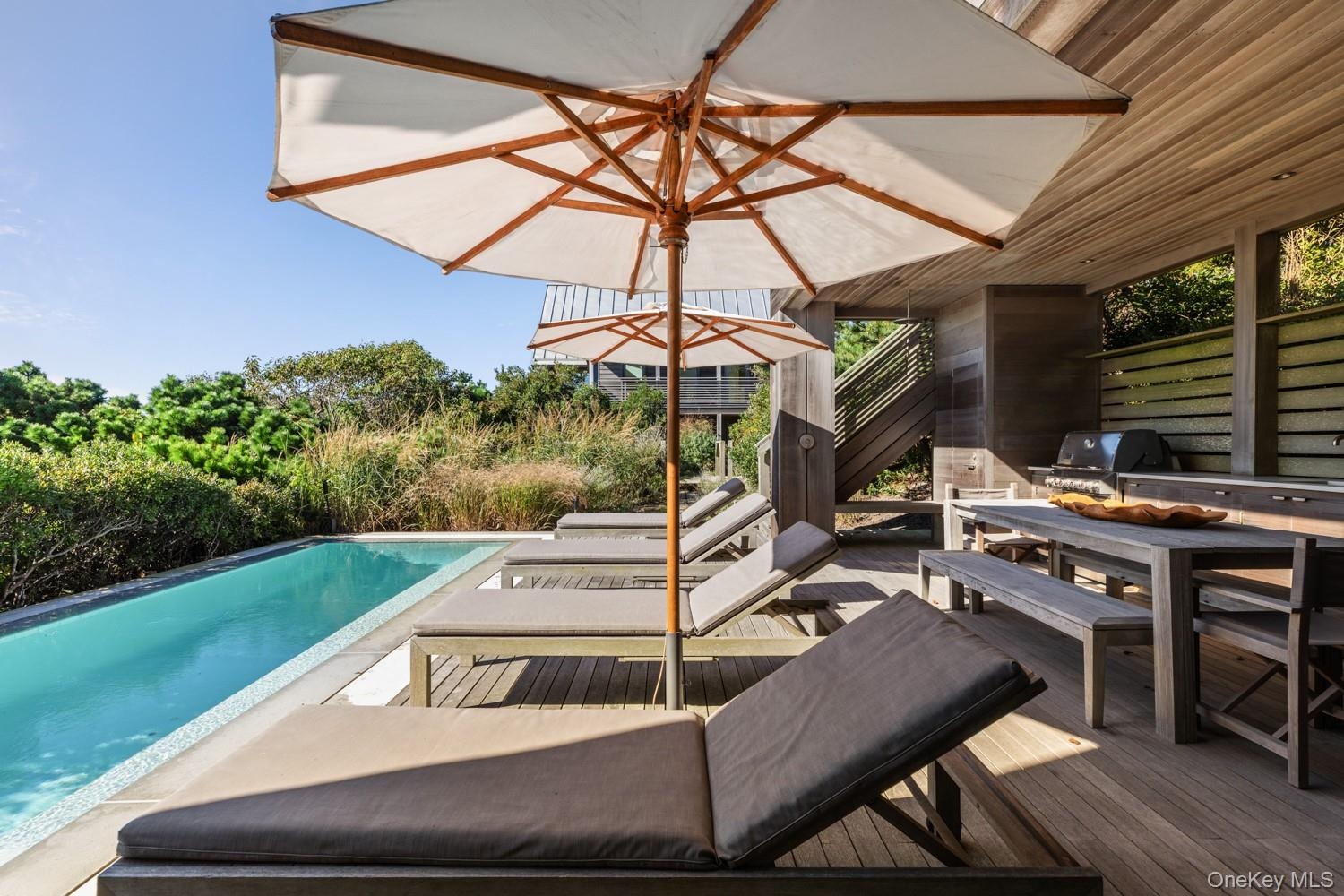 Pool Deck w Outdoor Kitchen