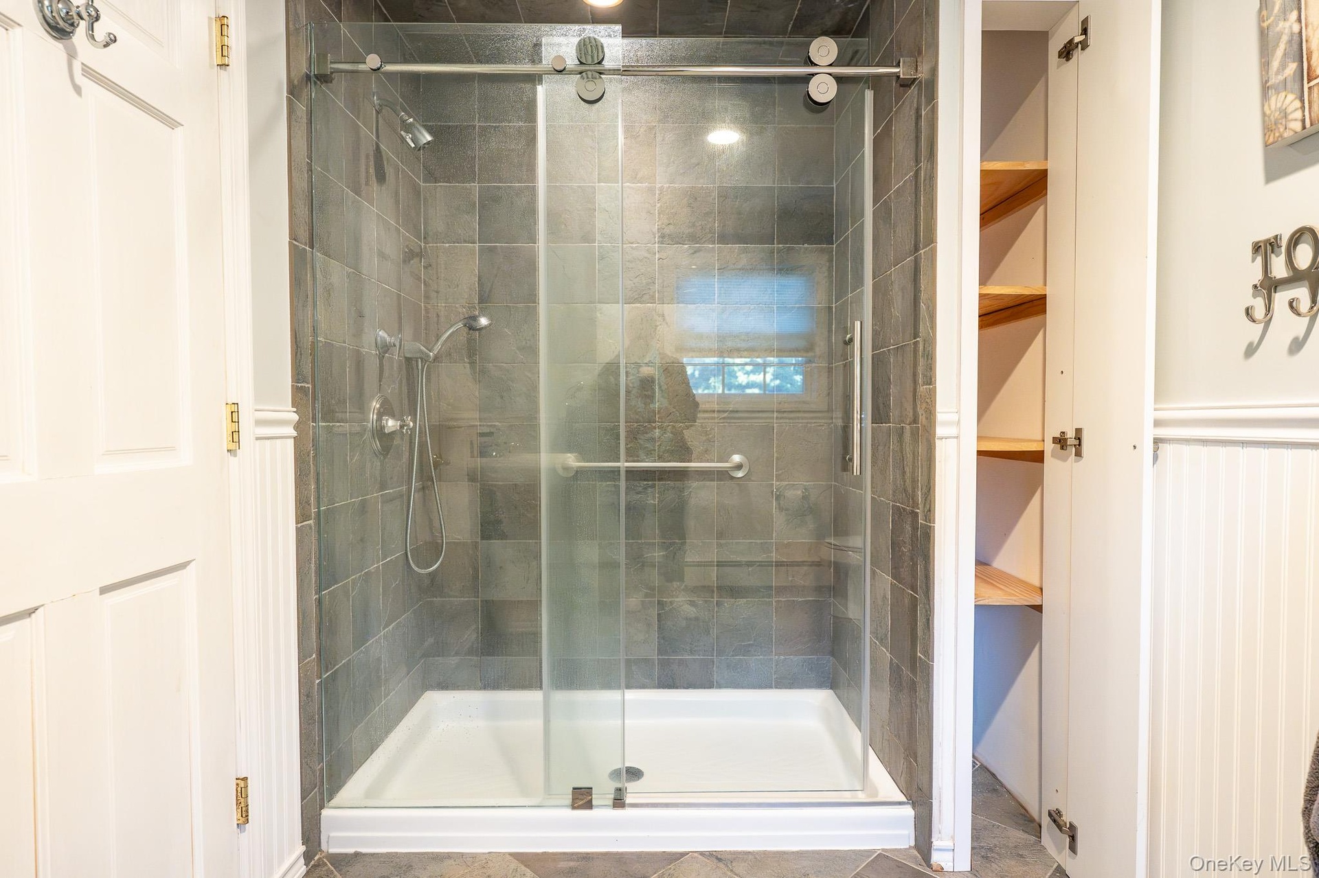Main level suite Bath