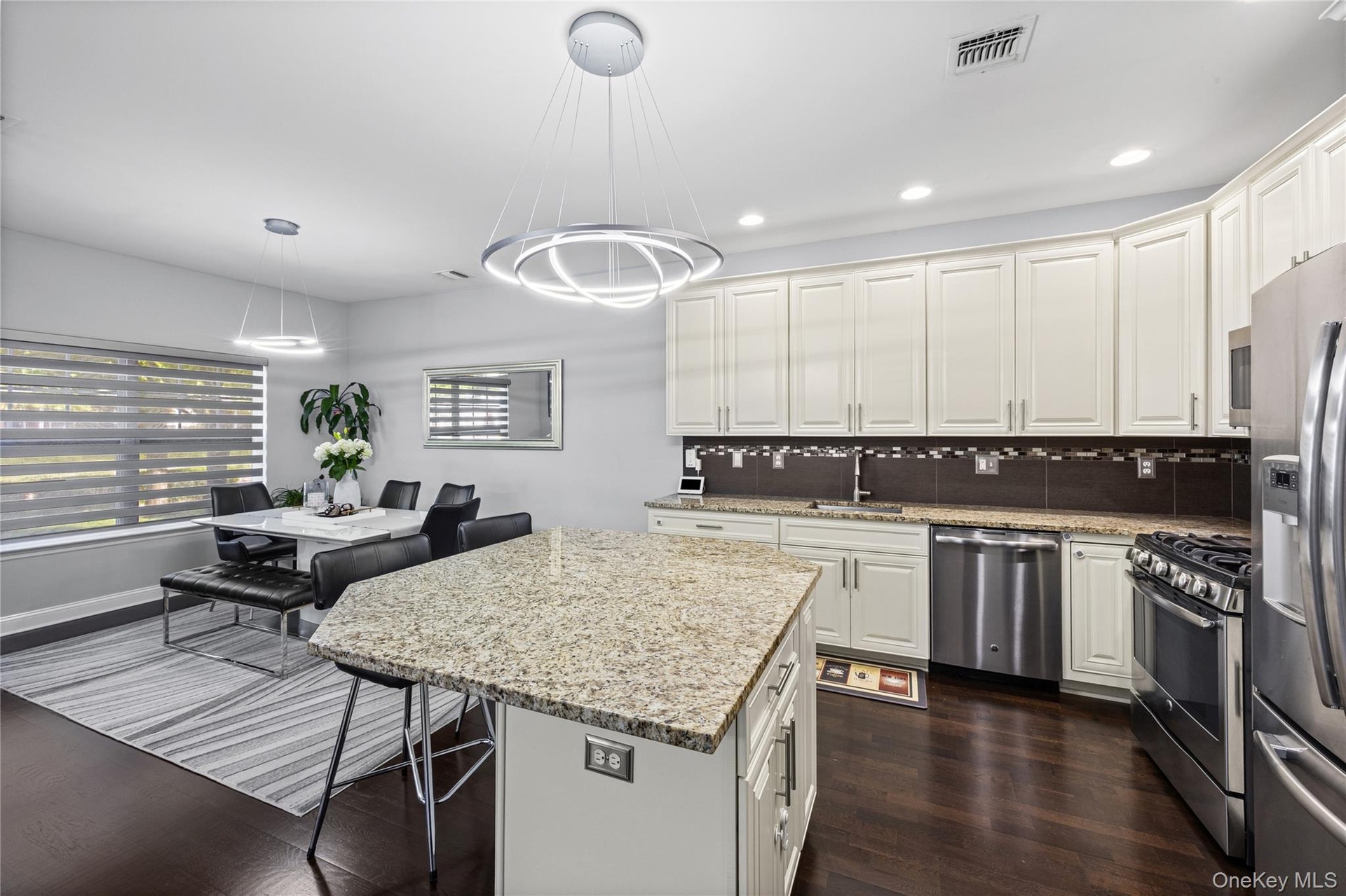 Granite countertops, Stainless Steel Appliances