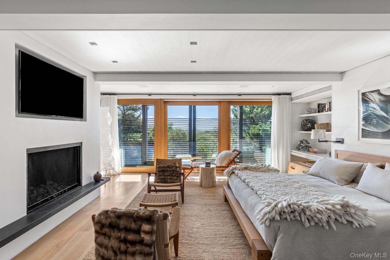 With gas Fireplace