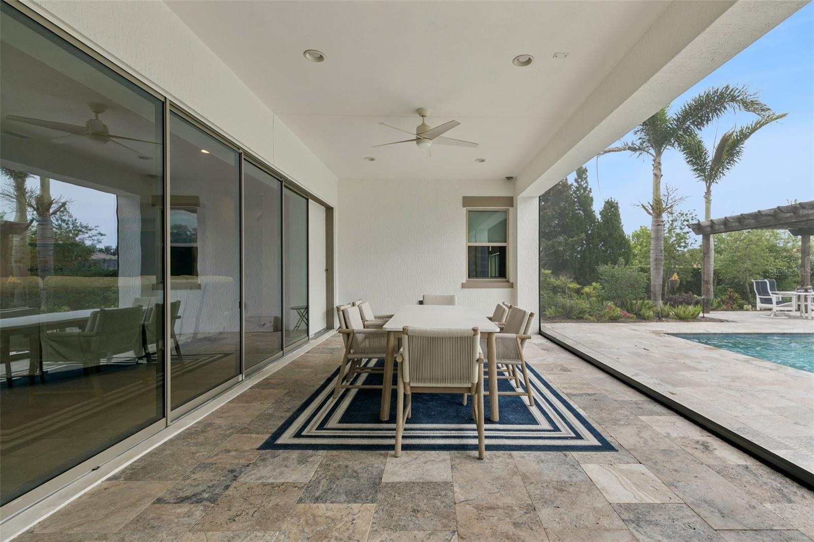 Lanai with Phantom retractable screens