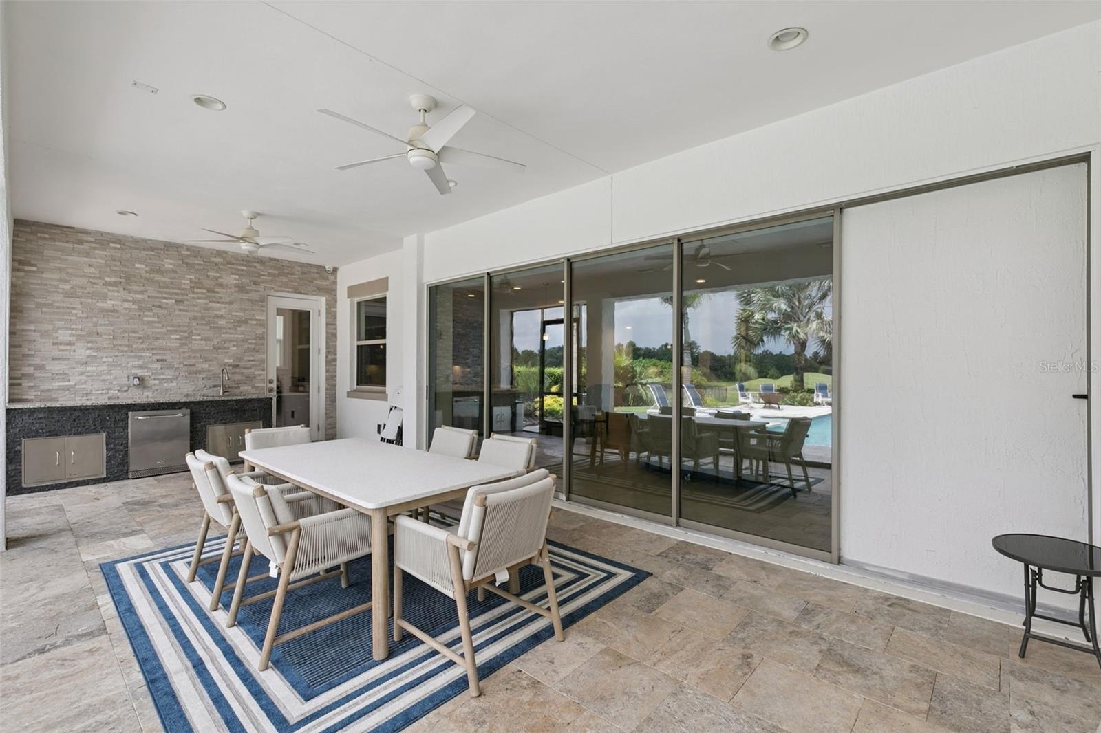 Lanai with Phantom retractable screens