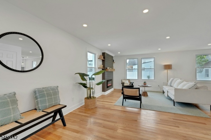 Foyer/LIving Room