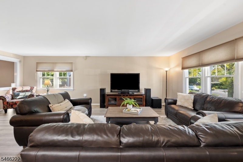 LIVING ROOM ALT VIEW