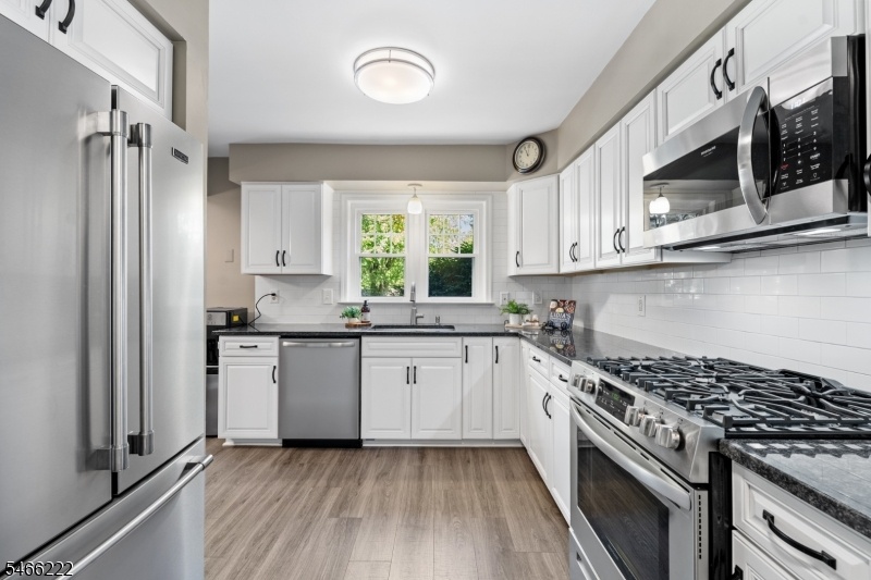 GRANITE COUNTER TOPS