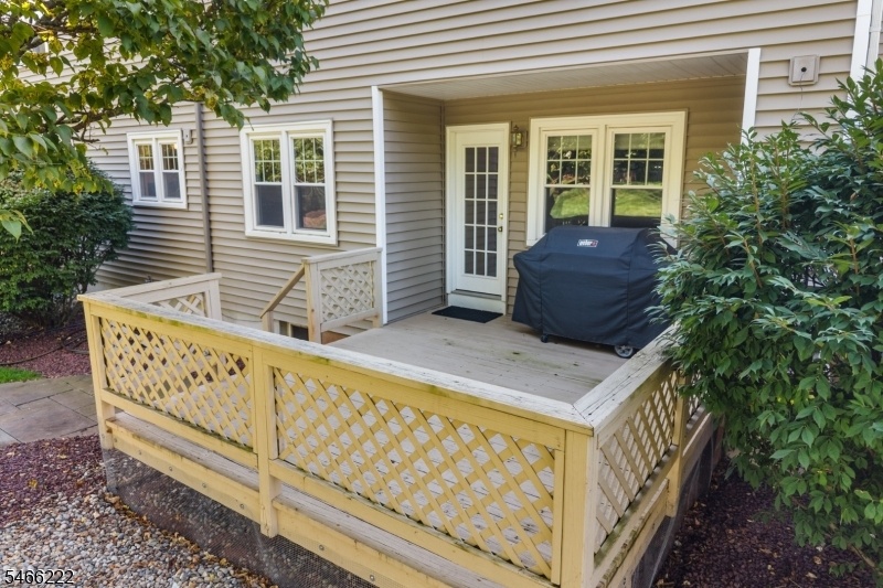 DECK CLOSE UP
