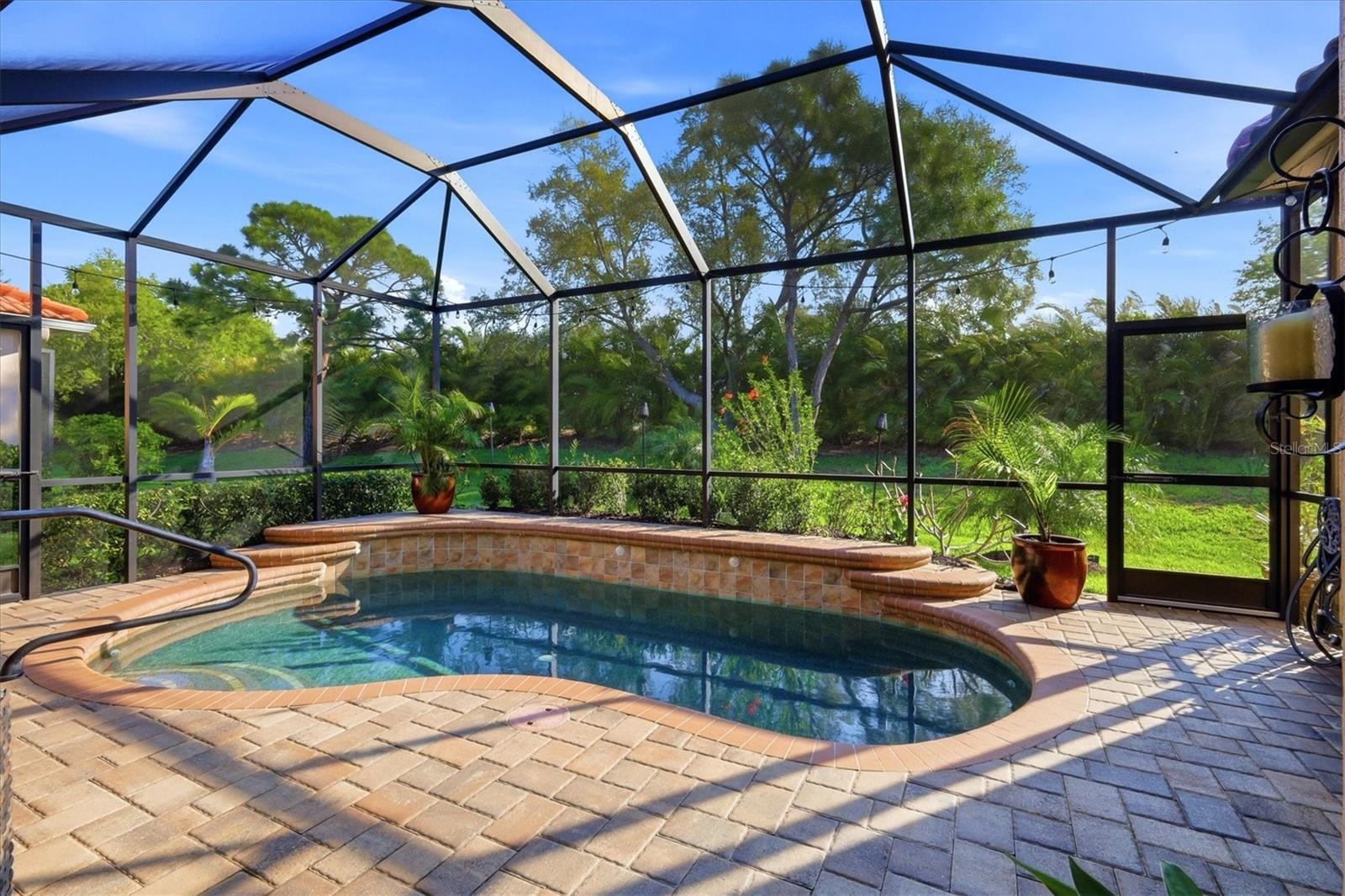 Pool, heated