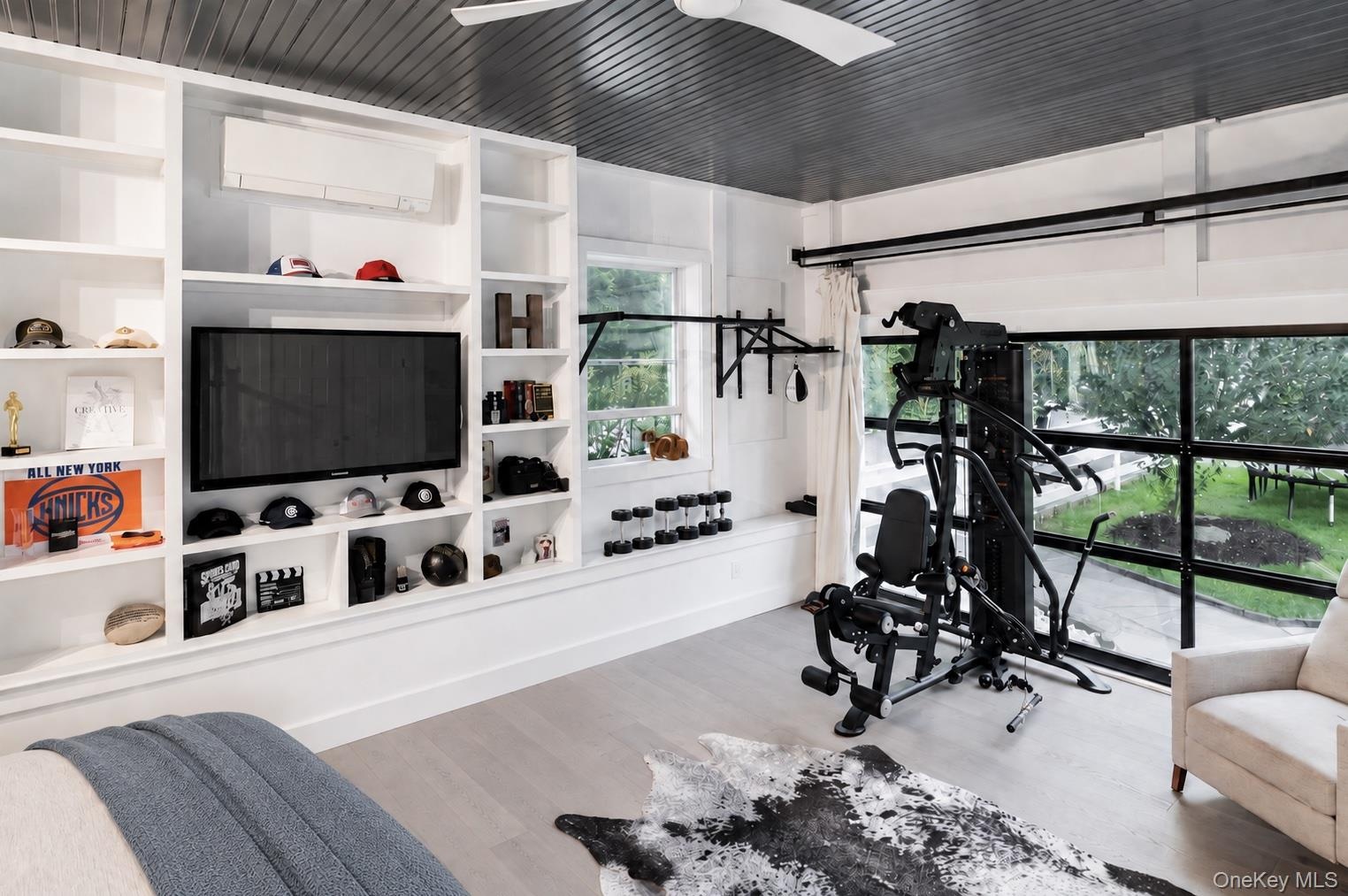 First floor flexible space ideal for guests