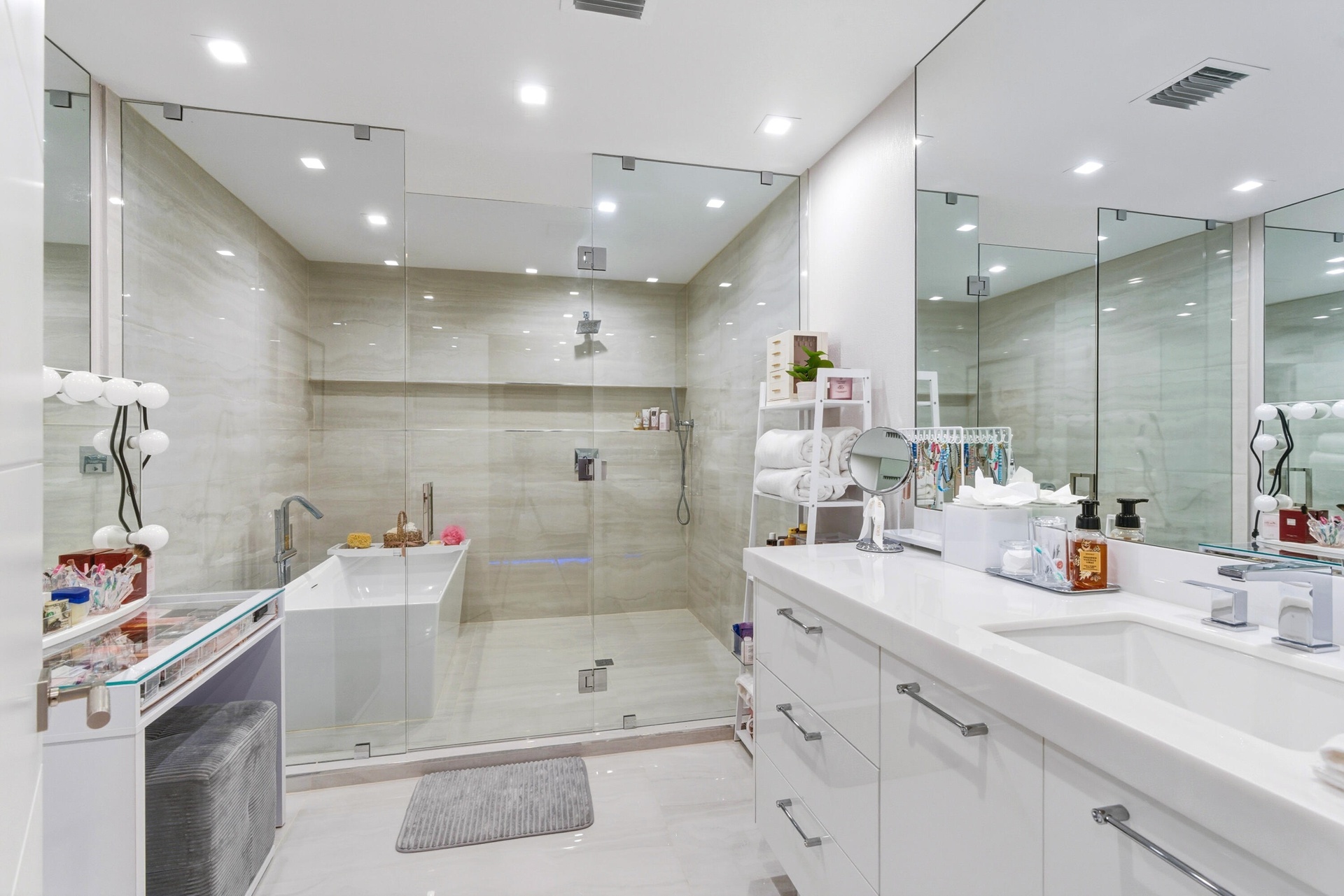 1ST DOWNSTAIRS BEDROOM ENSUITE BATHROOM