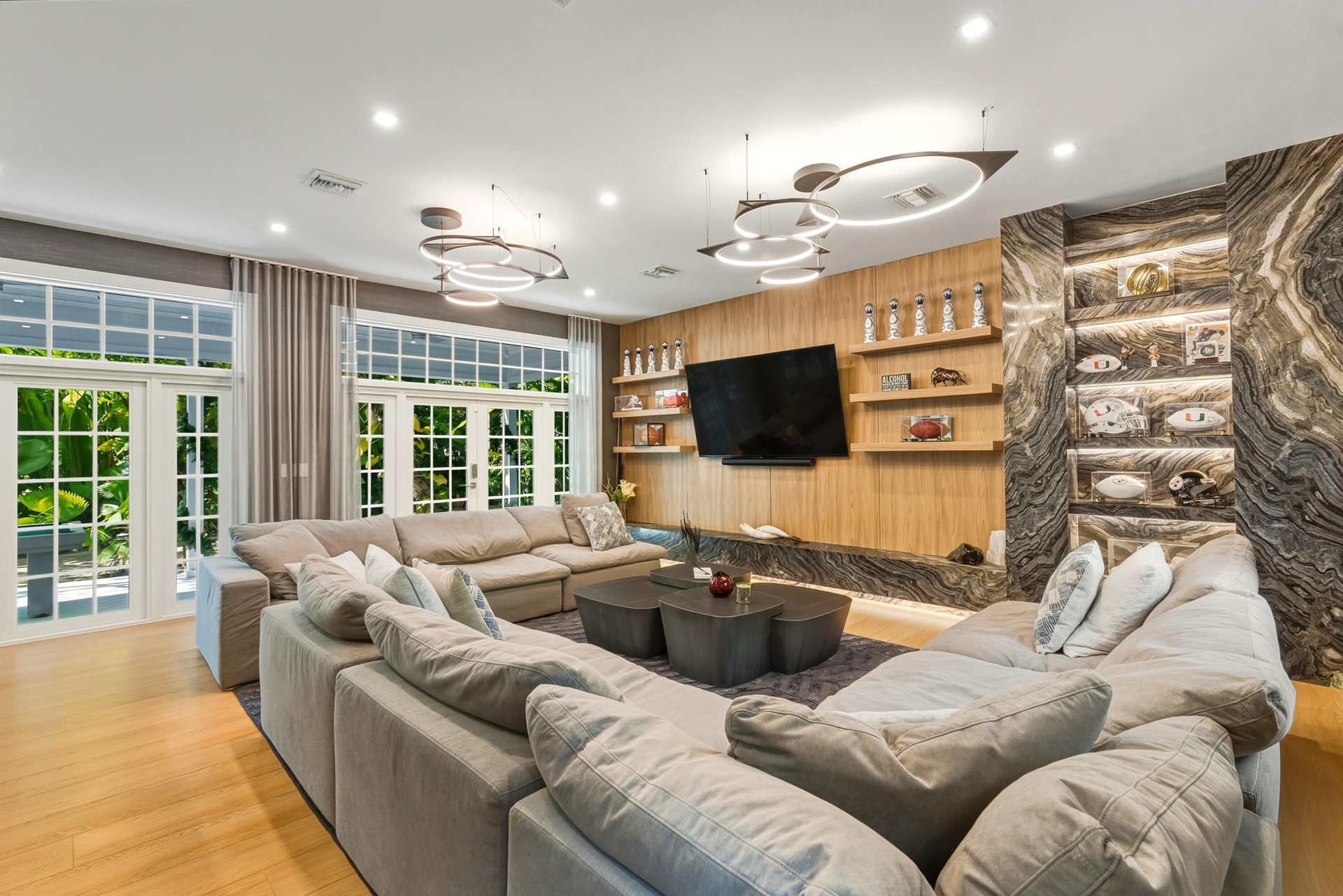 CLUBHOUSE