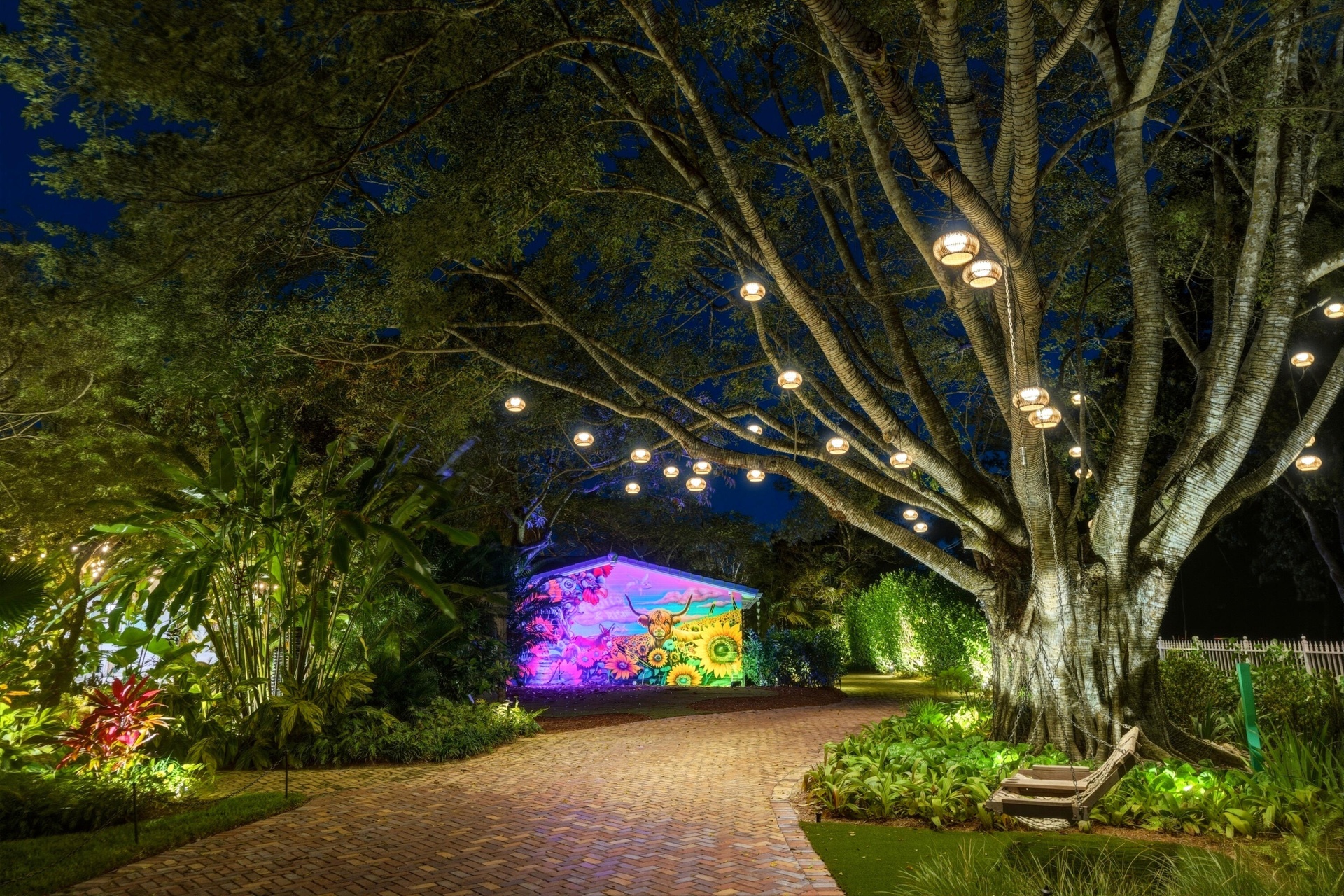 GARDEN MURAL DRIVEWAY