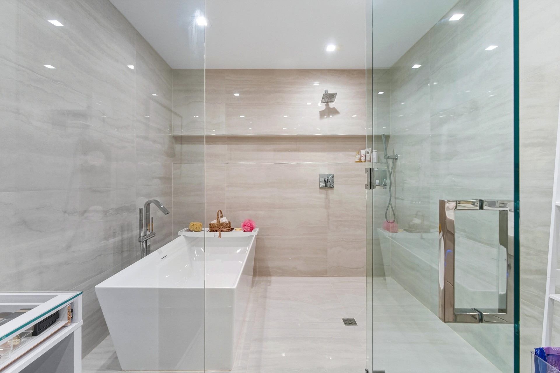 1ST DOWNSTAIRS BEDROOM ENSUITE BATHROOM
