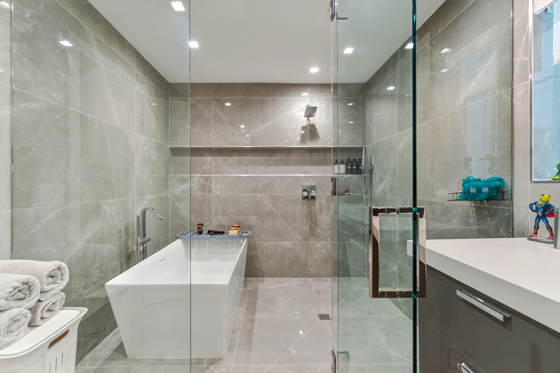 2ND DOWNSTAIRS BEDROOM ENSUITE BATHROOM