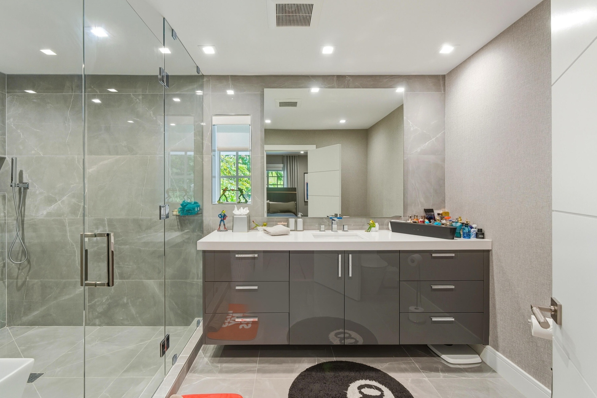 2ND DOWNSTAIRS BEDROOM ENSUITE BATHROOM