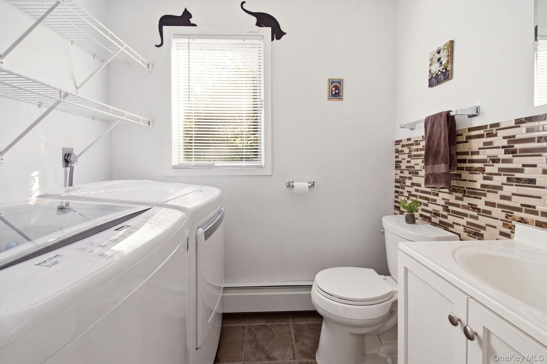 Laundry room on 1st floor combinded with 1/2 bath