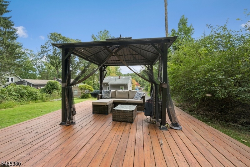 Perfect Entertaining Spot!