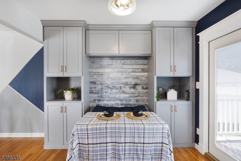 Eat-in Kitchen