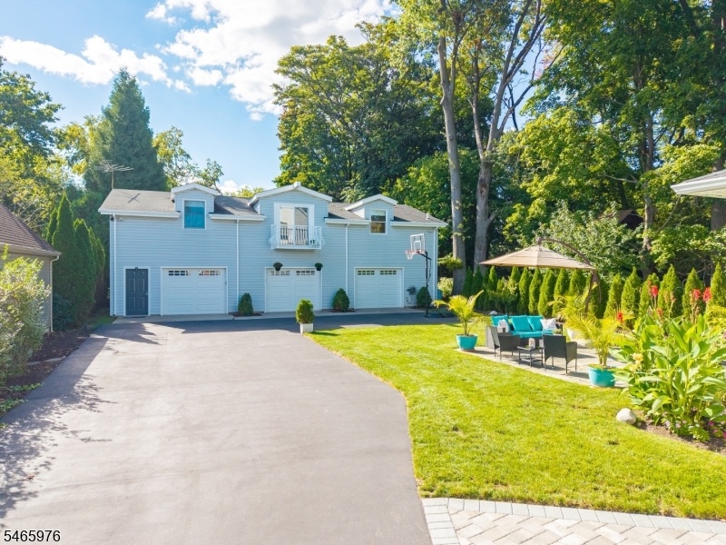 Exterior Garage