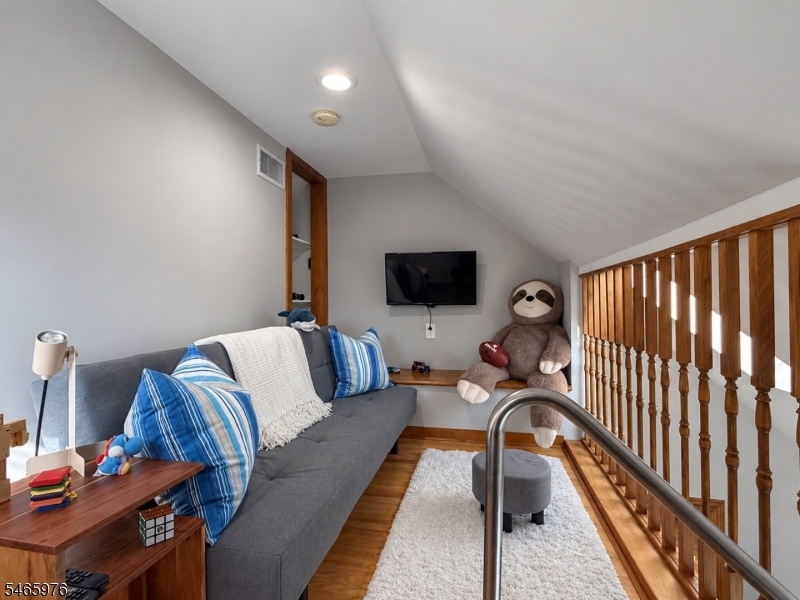 Bedroom Loft/Den