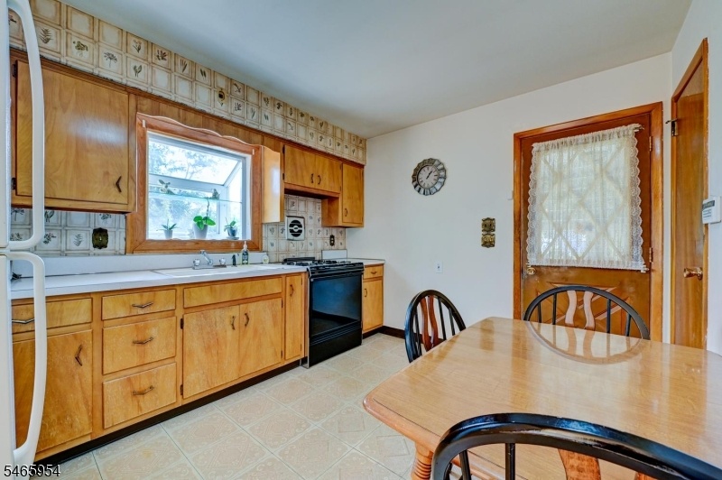 Eat In Kitchen