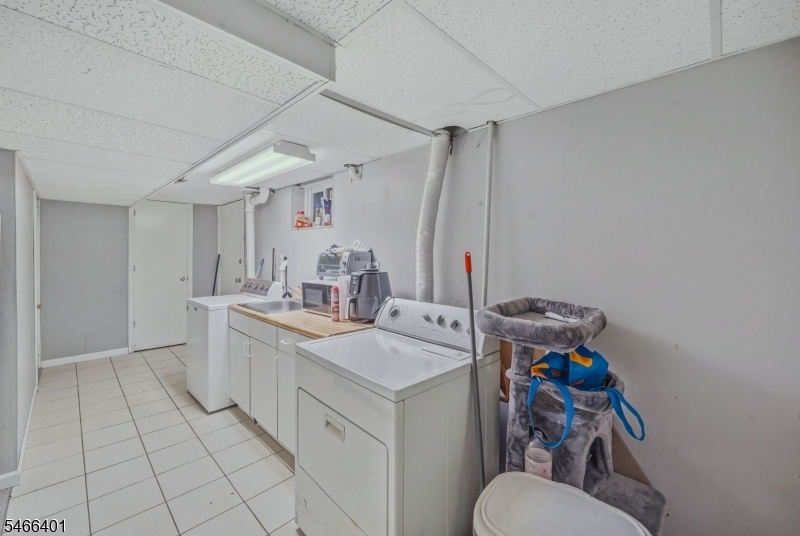 Kitchenette / Laundry