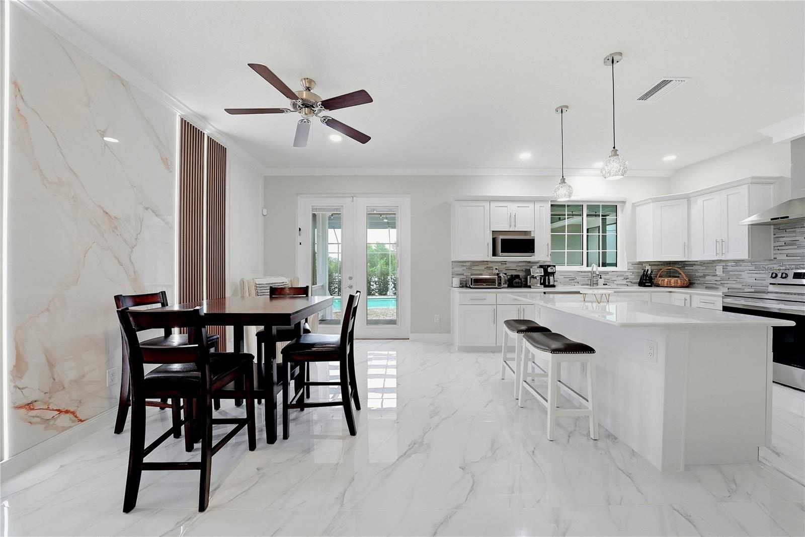 Dining & kitchen area
