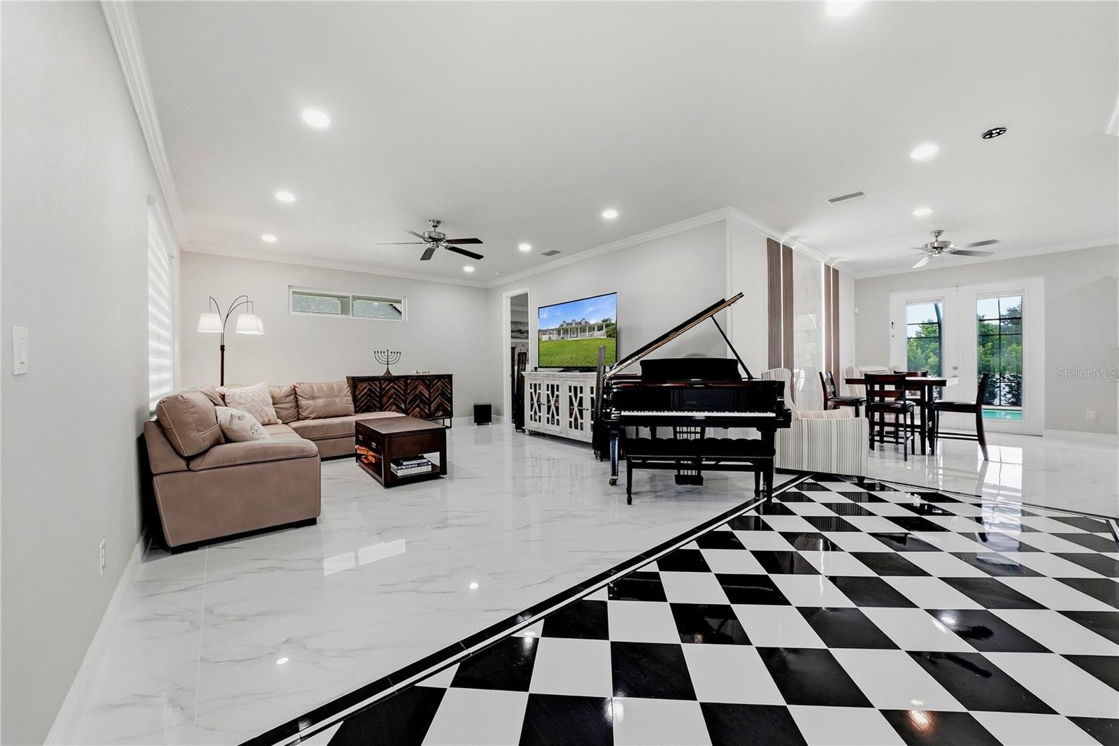 Foyer/ Entryway